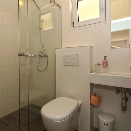 Grgo アパート フヴァル